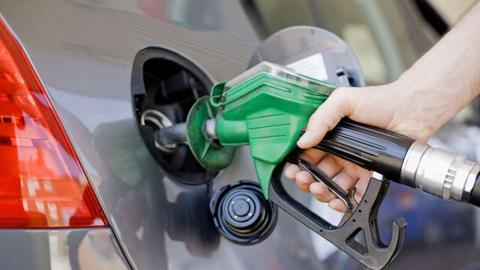 ارتفاع جديد لسعر البنزين في عدن.. السعر الجديد