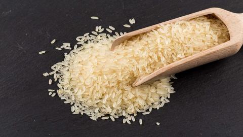 لتخزين الأرز فترة طويلة دون أن يفسد أو يتسوس..