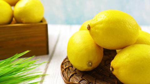 فكرة جهنمية لحفظ الليمون نصف عام دون أن يفسد..