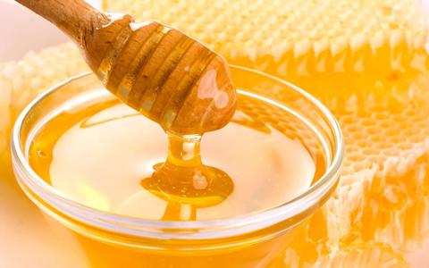 لن تصدِّق ماذا يحدث لجسمك إن تناولت العسل