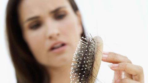 6 طرق طبيعية تجعلك تقولين وداعا لتساقط الشعر..