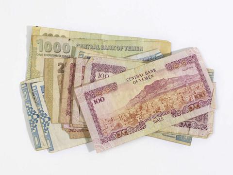 تراجع قياسي للريال اليمني أمام الدولار والسعودي