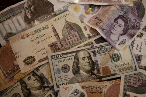 الكشف عن خطة مصر للتخلص من الدولار الأمريكي..