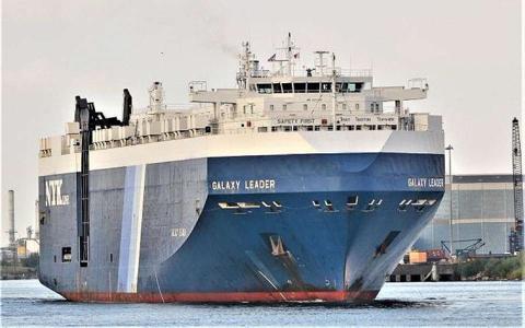 مصادر في صنعاء تكشف عن مصير السفينة الإسرائيلية