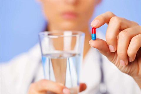 6 أدوية احذر أن تتناولها بالمياه المعدنية..